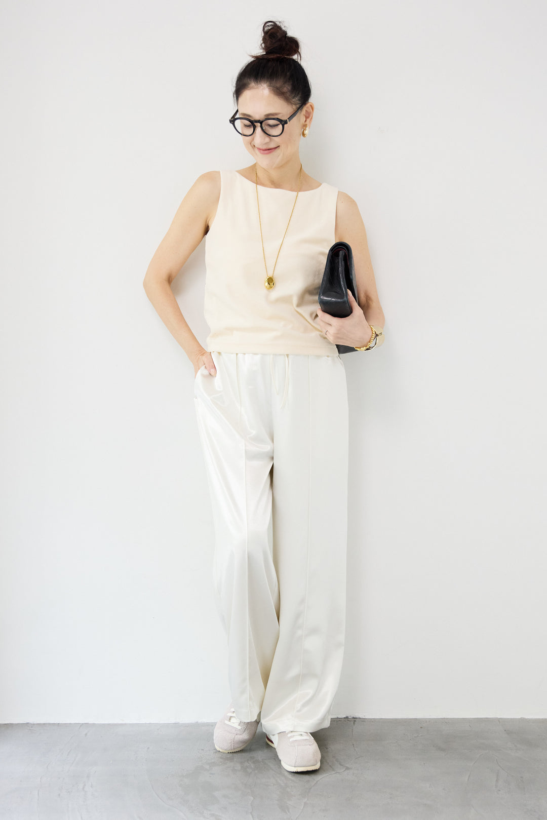 サテンワイドパンツ