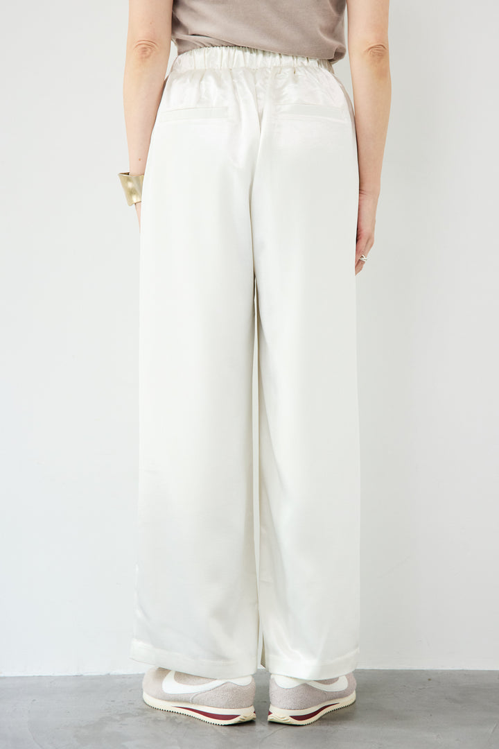 サテンワイドパンツ