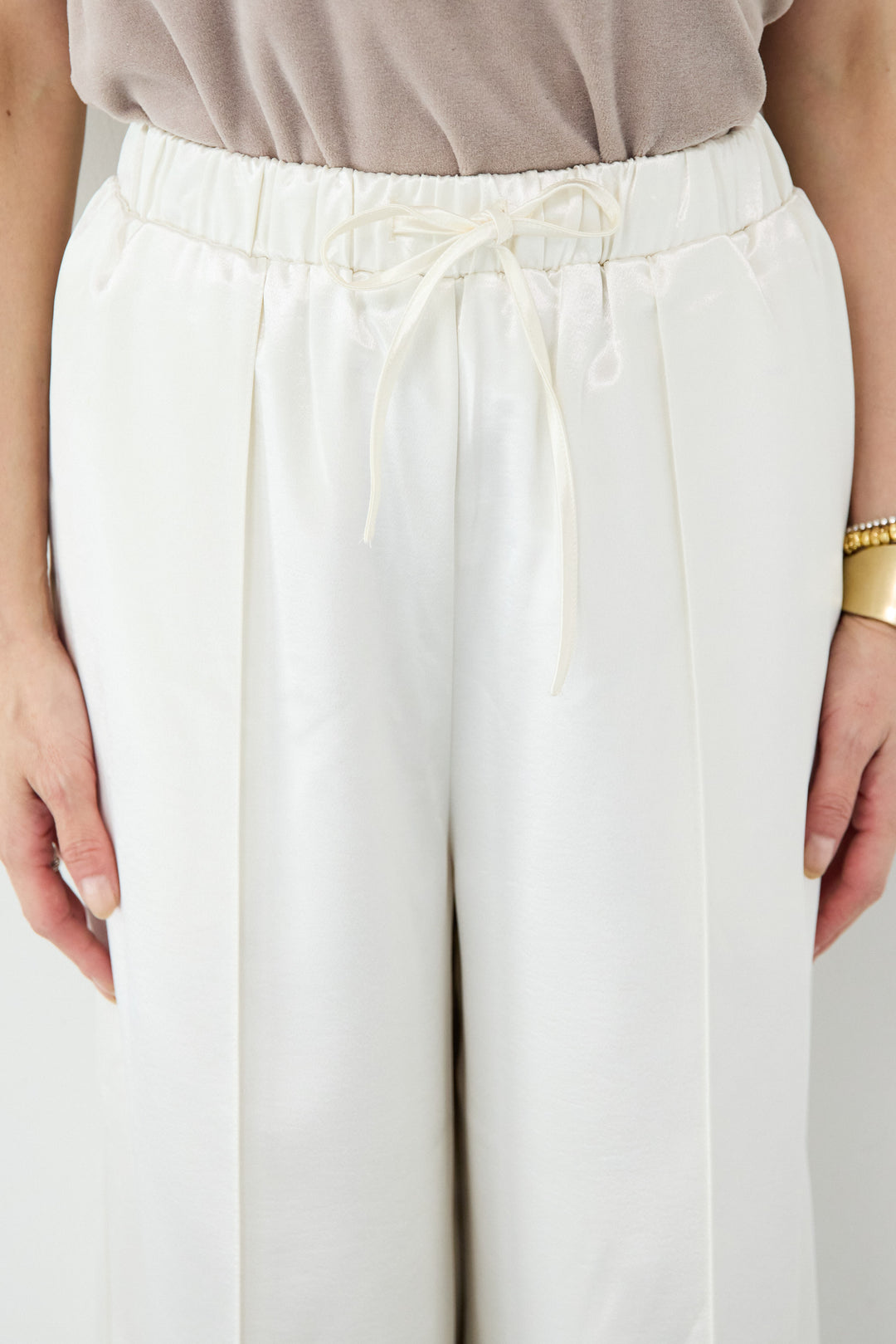 サテンワイドパンツ