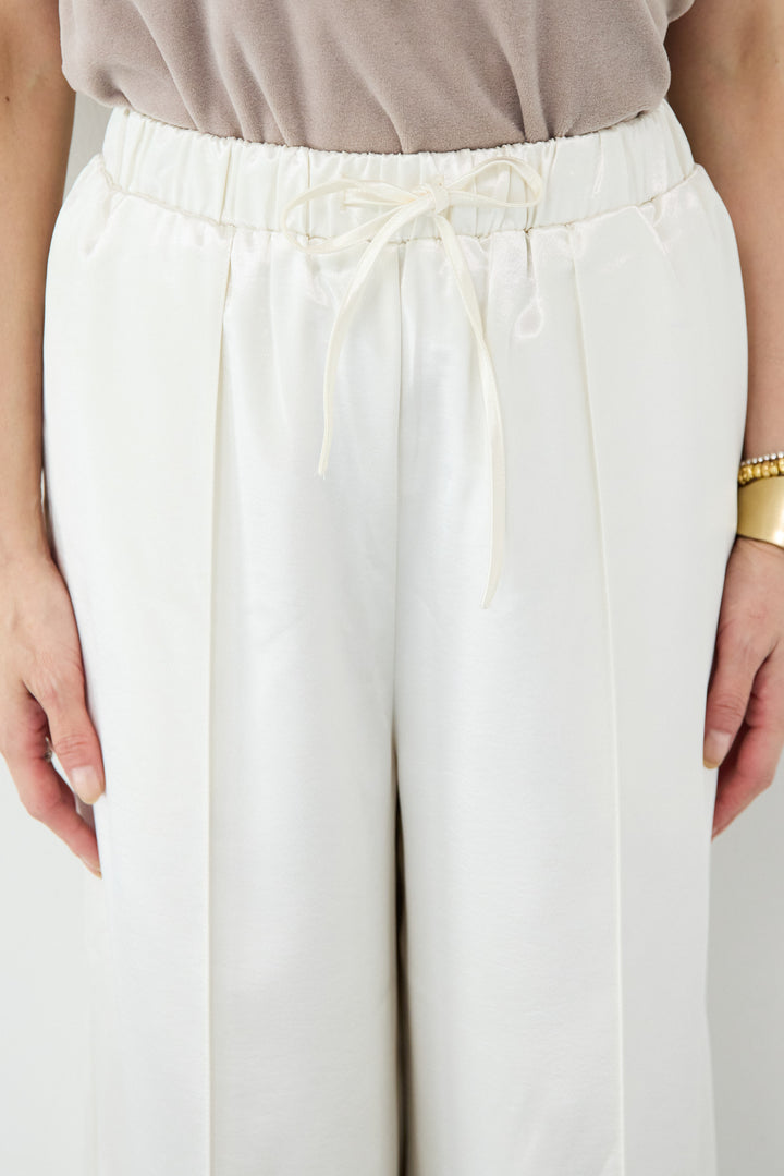 サテンワイドパンツ