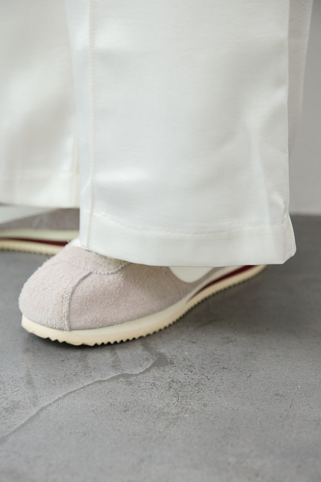 サテンワイドパンツ