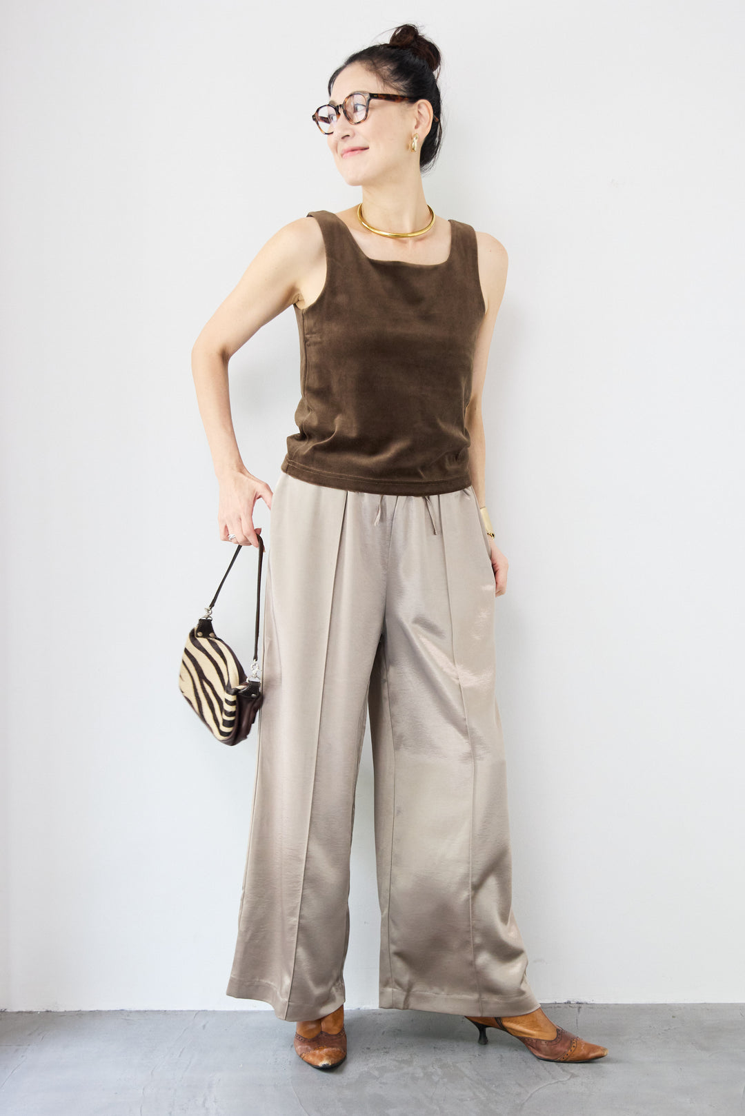 サテンワイドパンツ