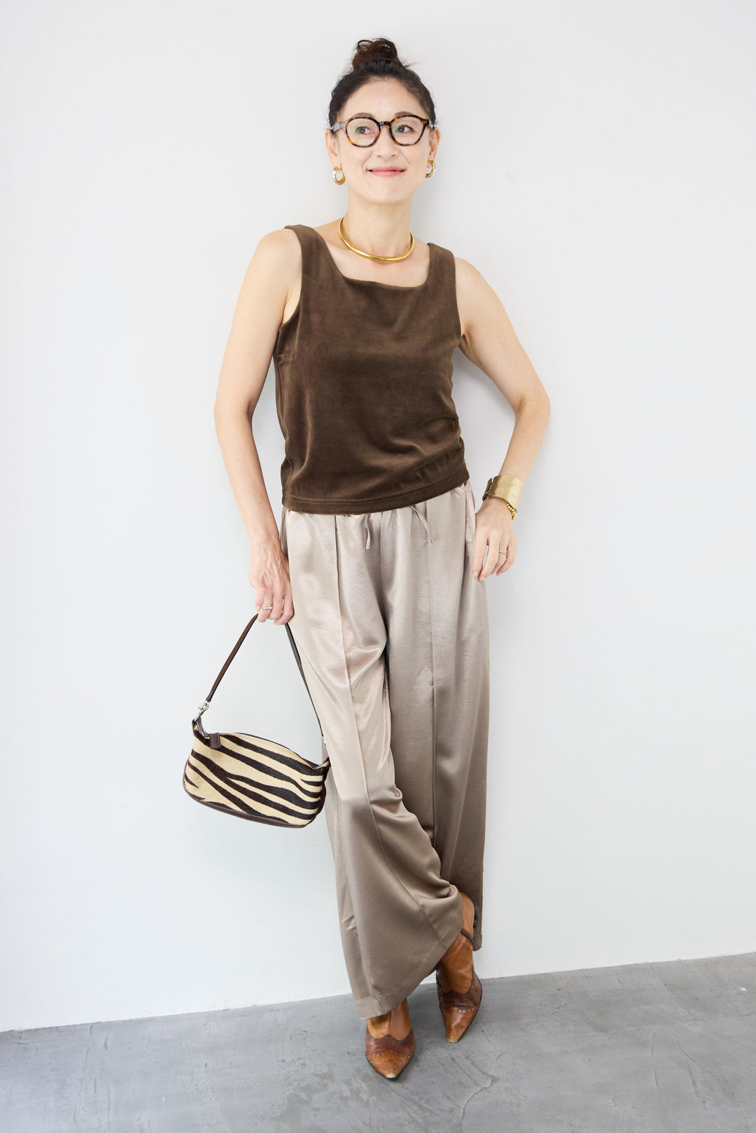 サテンワイドパンツ