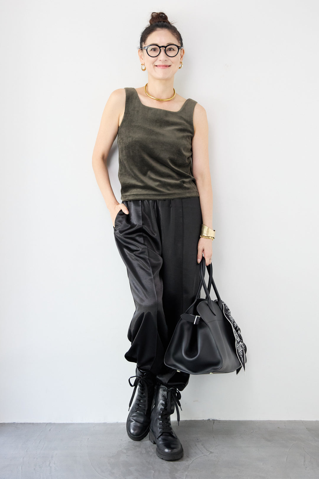 サテンワイドパンツ