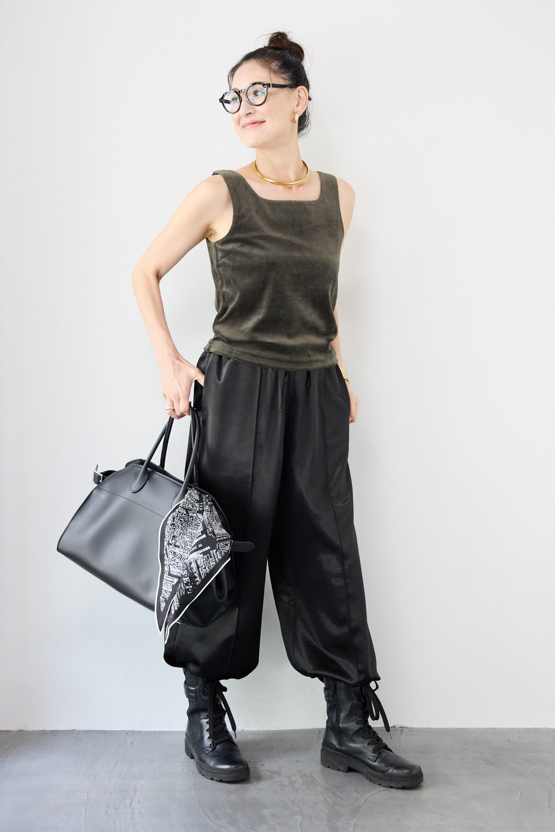 サテンワイドパンツ