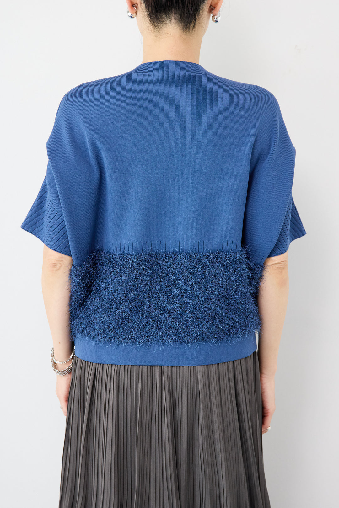 軽量アップスリーブプルオーバー