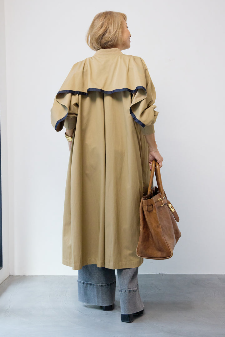 バックラッフルデザインロングブルゾン