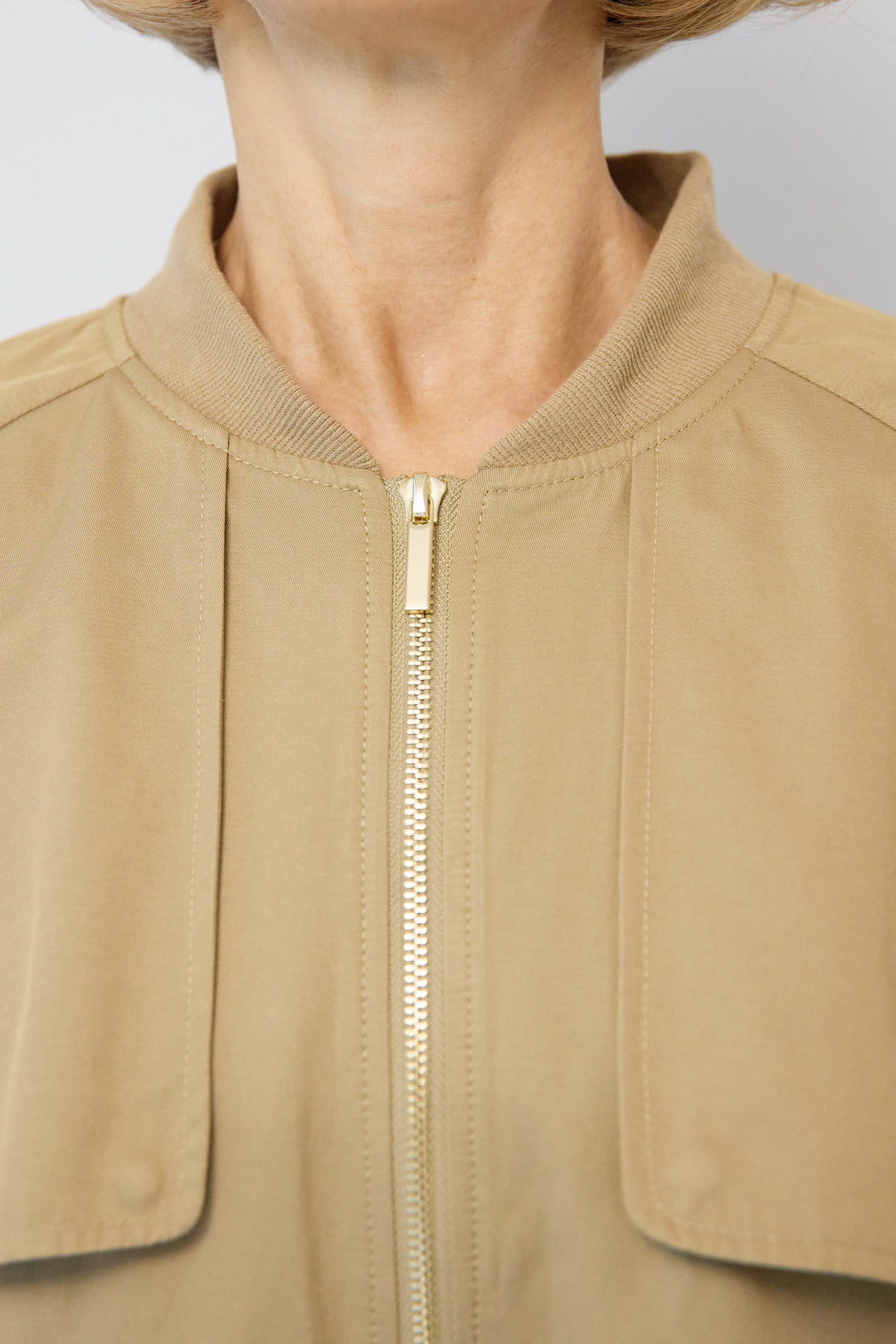 バックラッフルデザインロングブルゾン