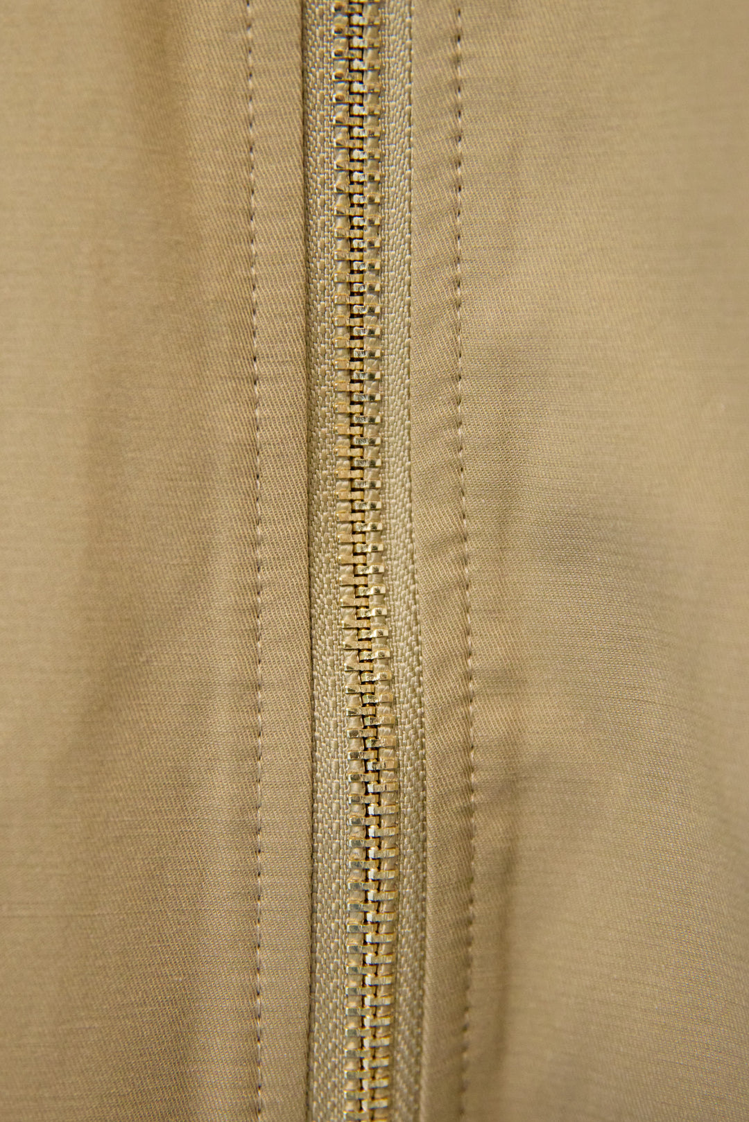 バックラッフルデザインロングブルゾン