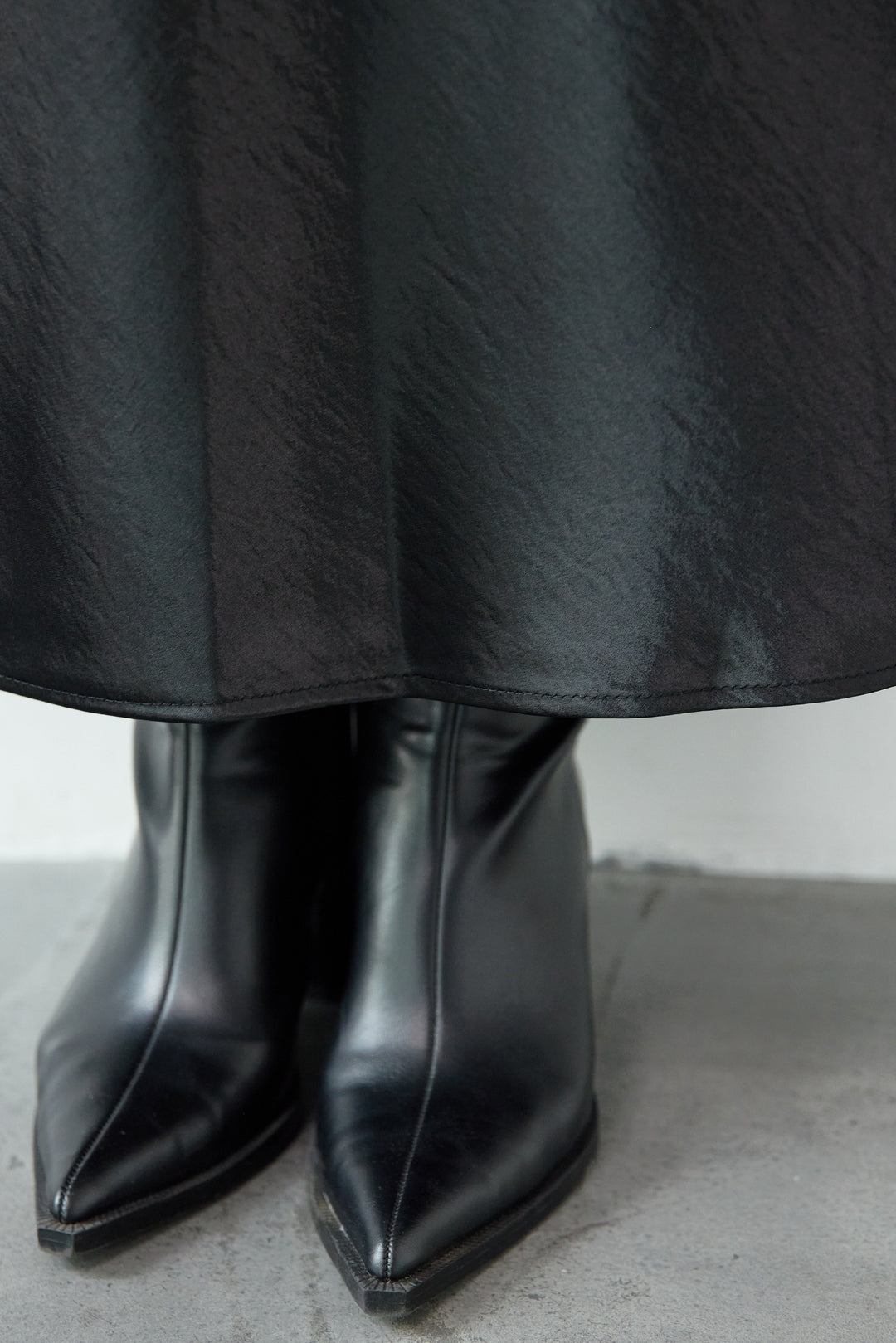 ブライトサテンフレアスカート