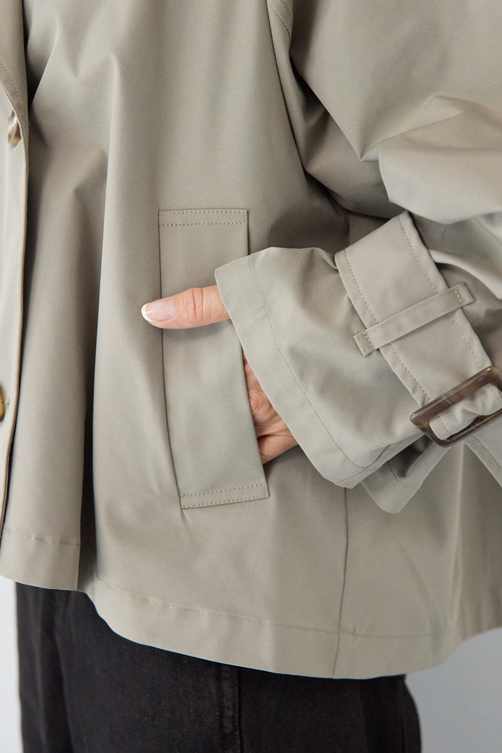 ショートトレンチコート