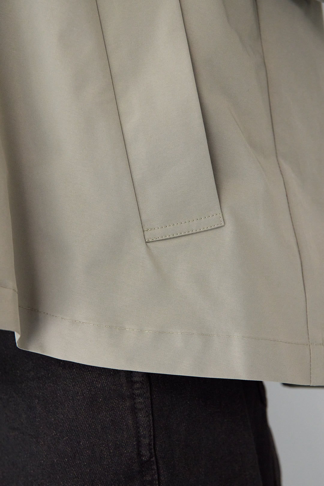 ショートトレンチコート