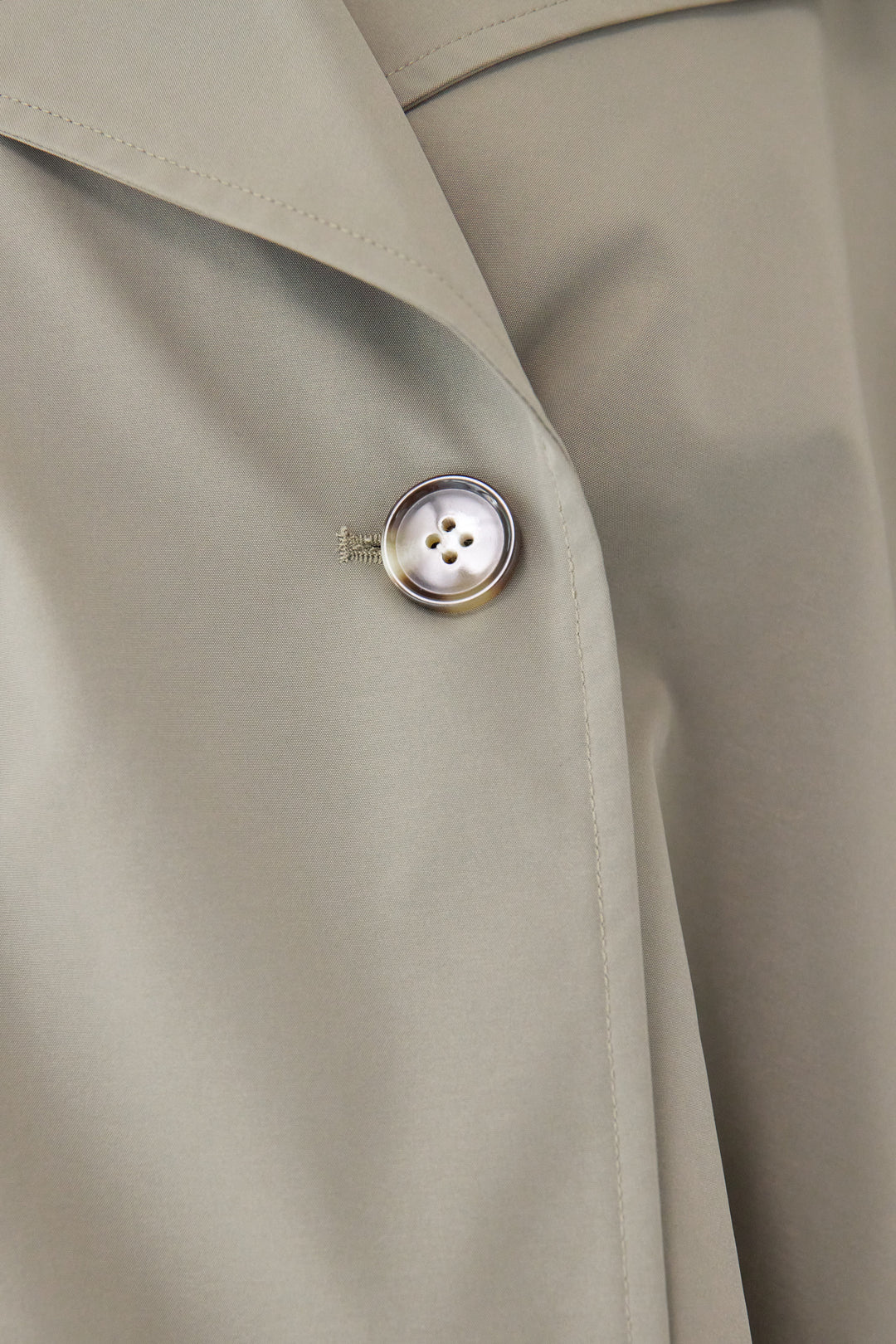 ショートトレンチコート