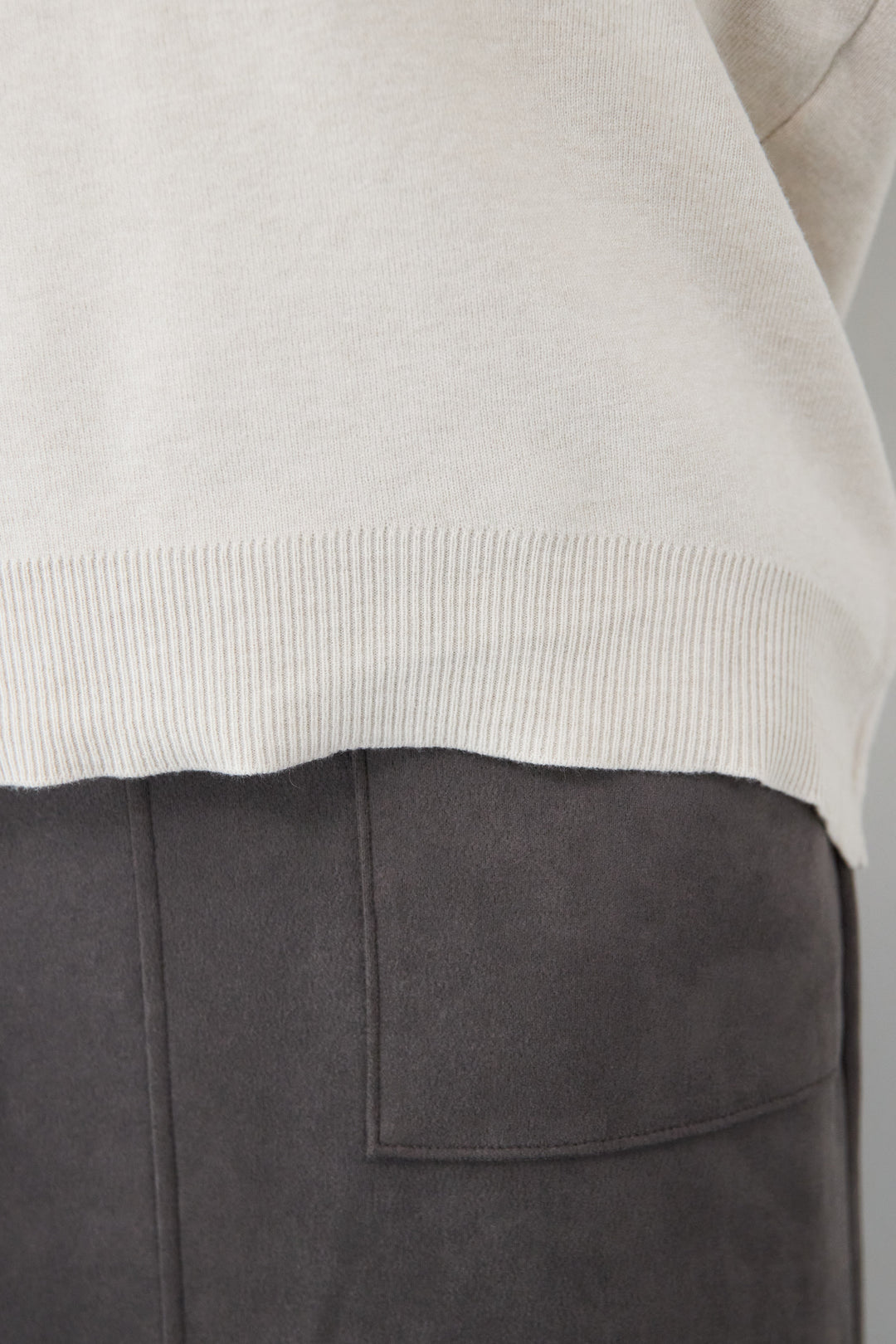 【防静電気】Vネックドルマンやわもちニット