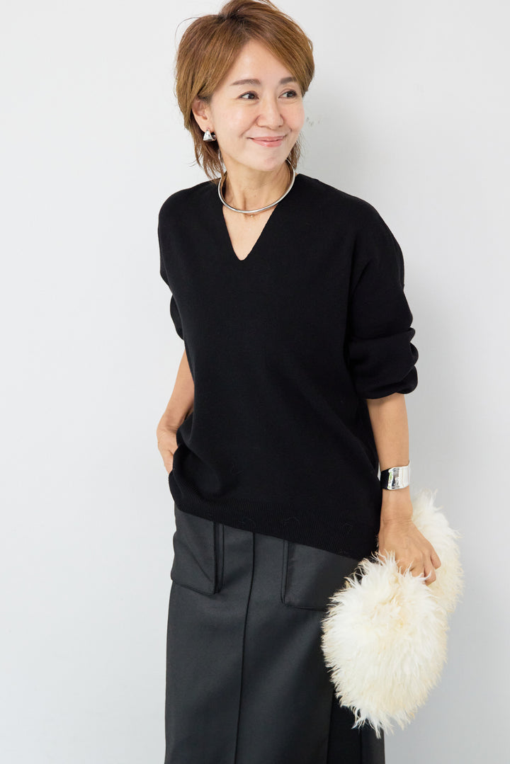 【防静電気】Vネックドルマンやわもちニット