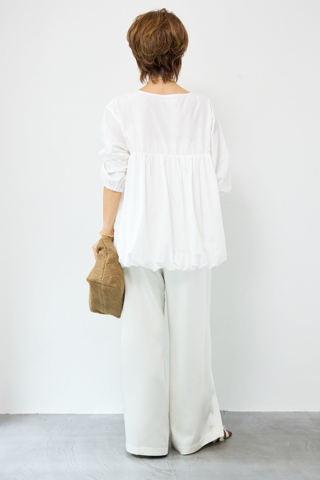 切替バルーンVネックブラウス