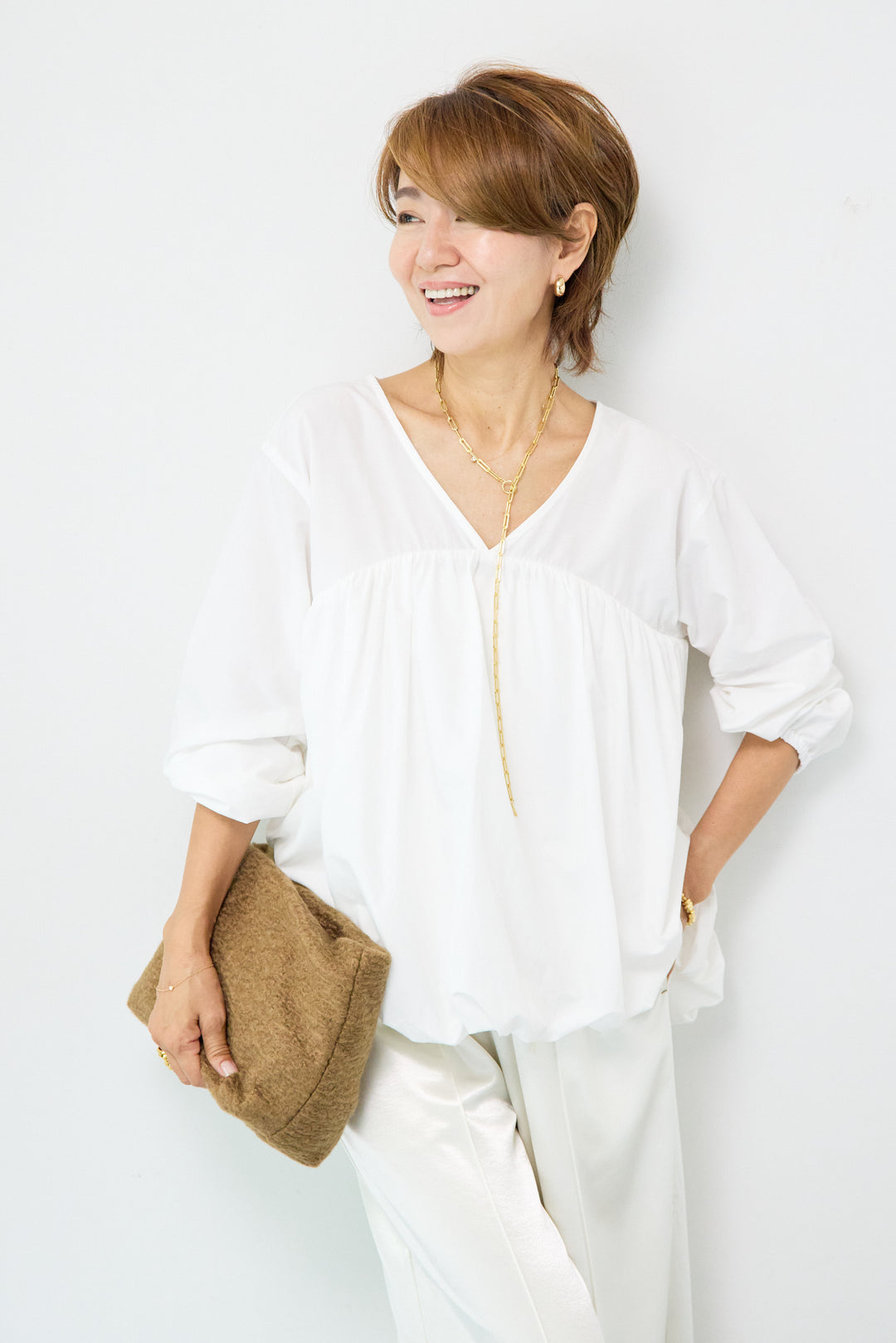 切替バルーンVネックブラウス
