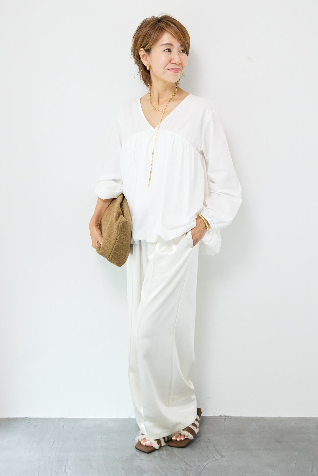 切替バルーンVネックブラウス