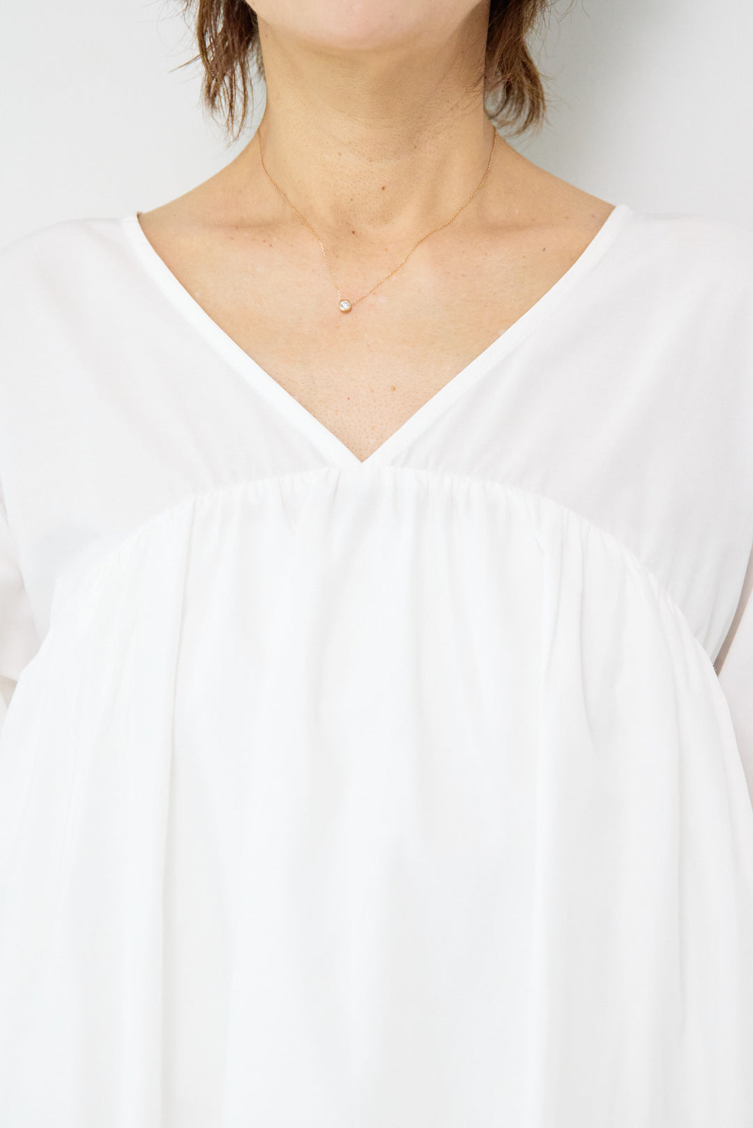 切替バルーンVネックブラウス