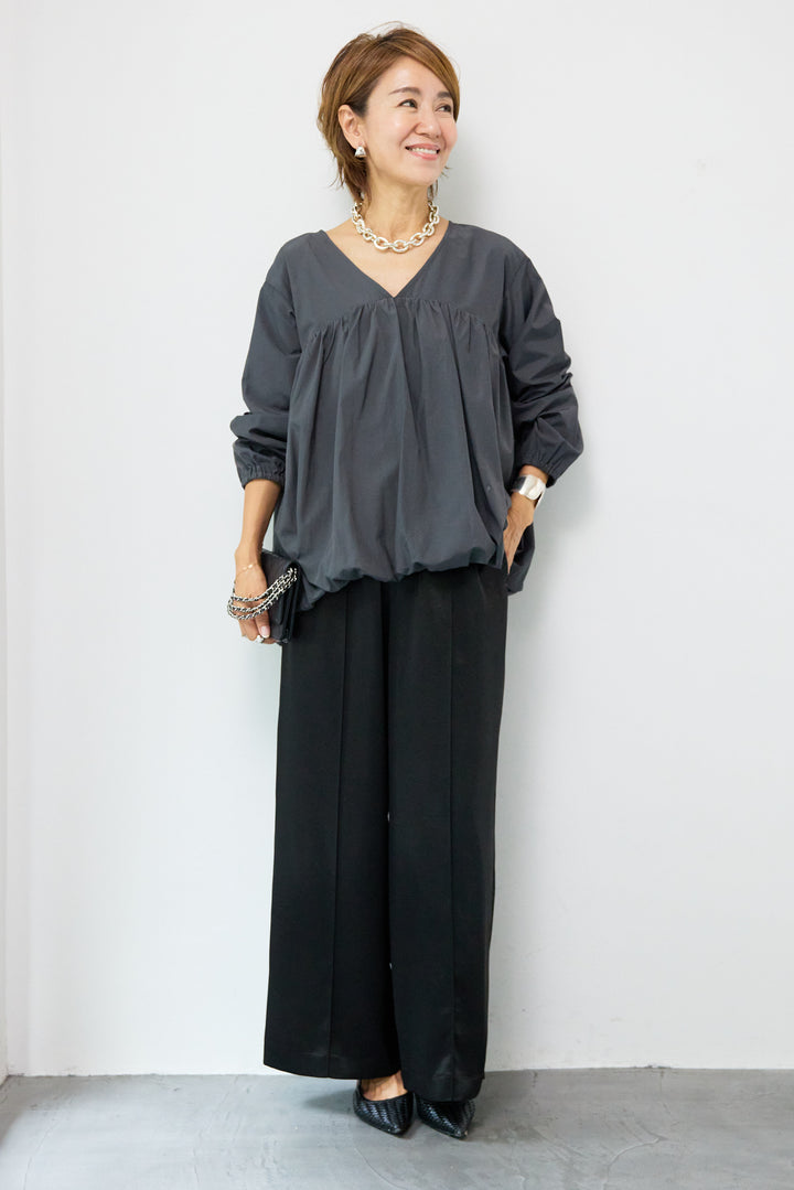 切替バルーンVネックブラウス