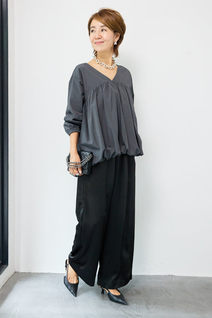 切替バルーンVネックブラウス