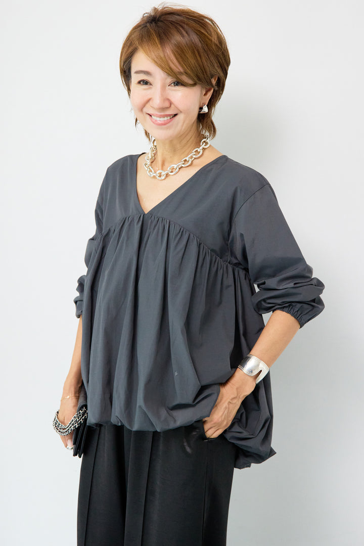 切替バルーンVネックブラウス