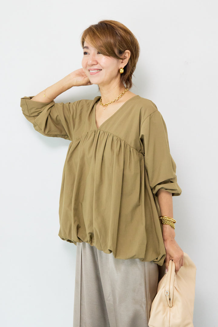 切替バルーンVネックブラウス