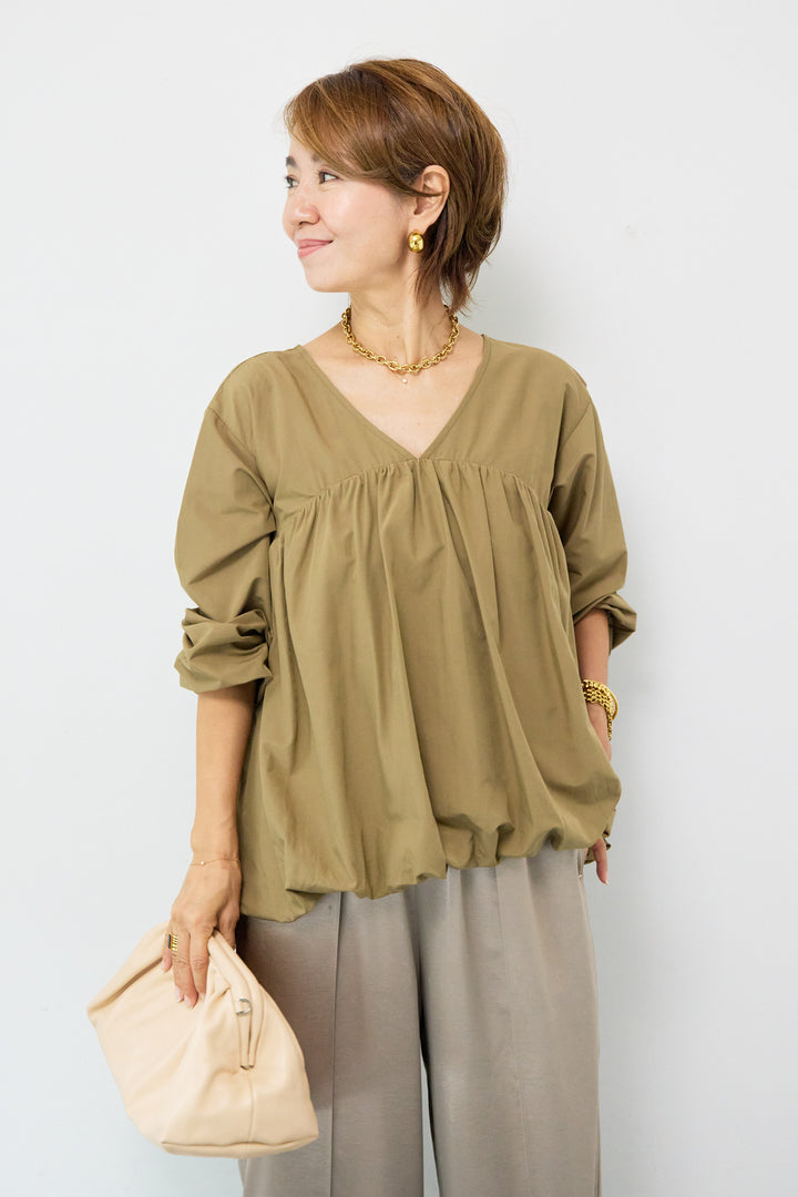 切替バルーンVネックブラウス