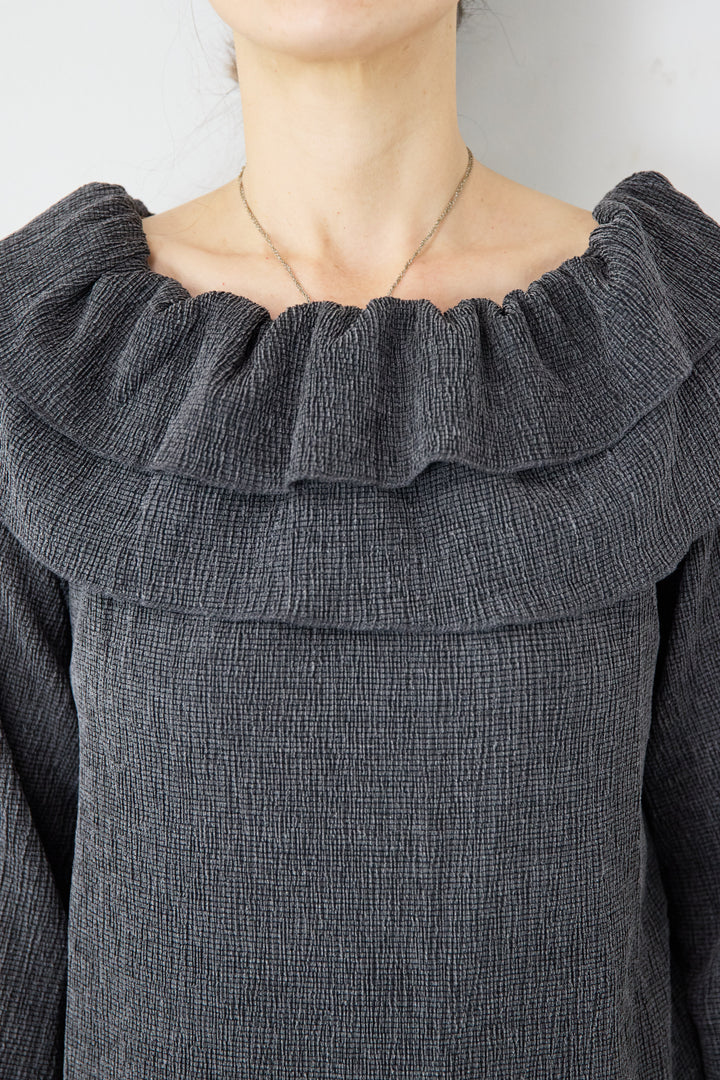 フリルリブカットソー