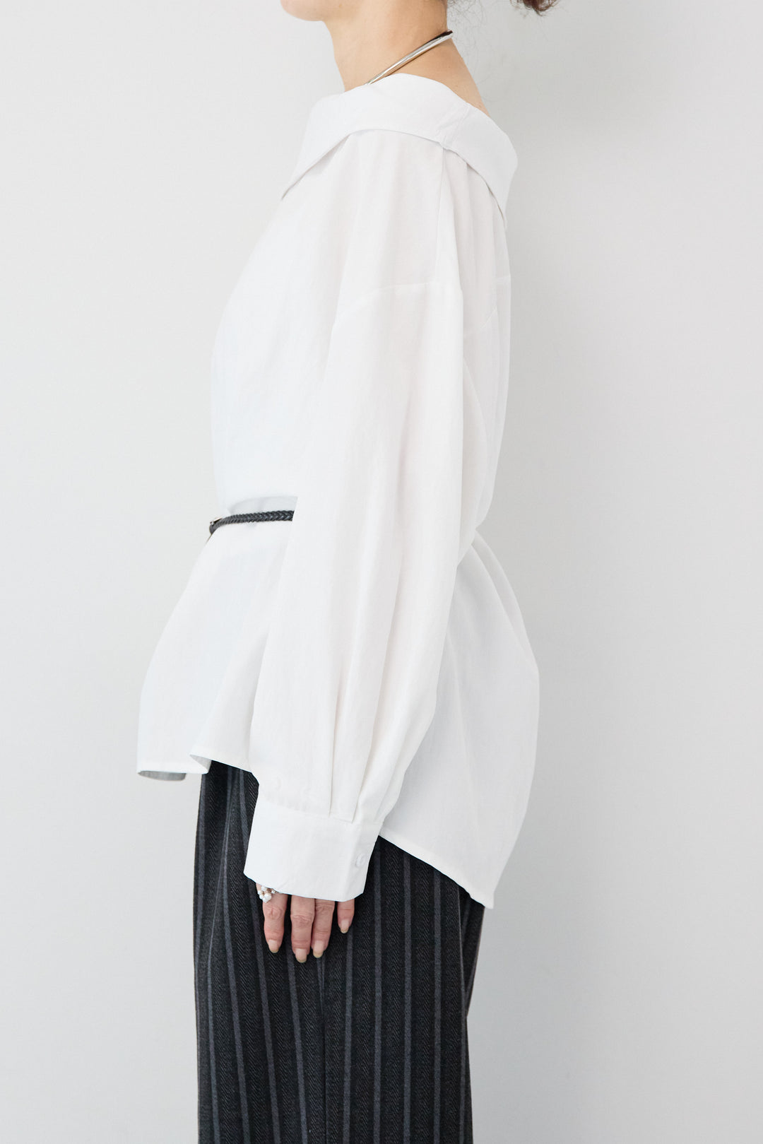 ラウンドカラーブラウス ベルト付き