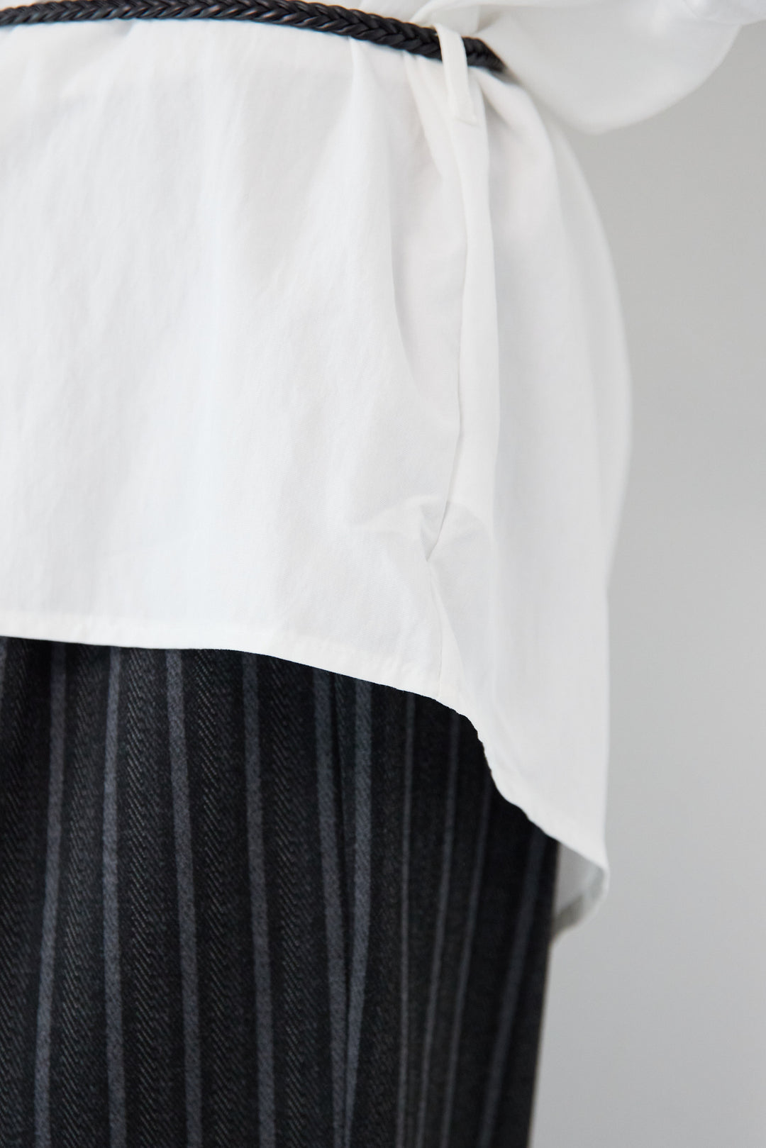 ラウンドカラーブラウス ベルト付き