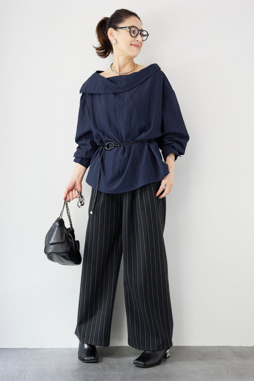 ラウンドカラーブラウス ベルト付き