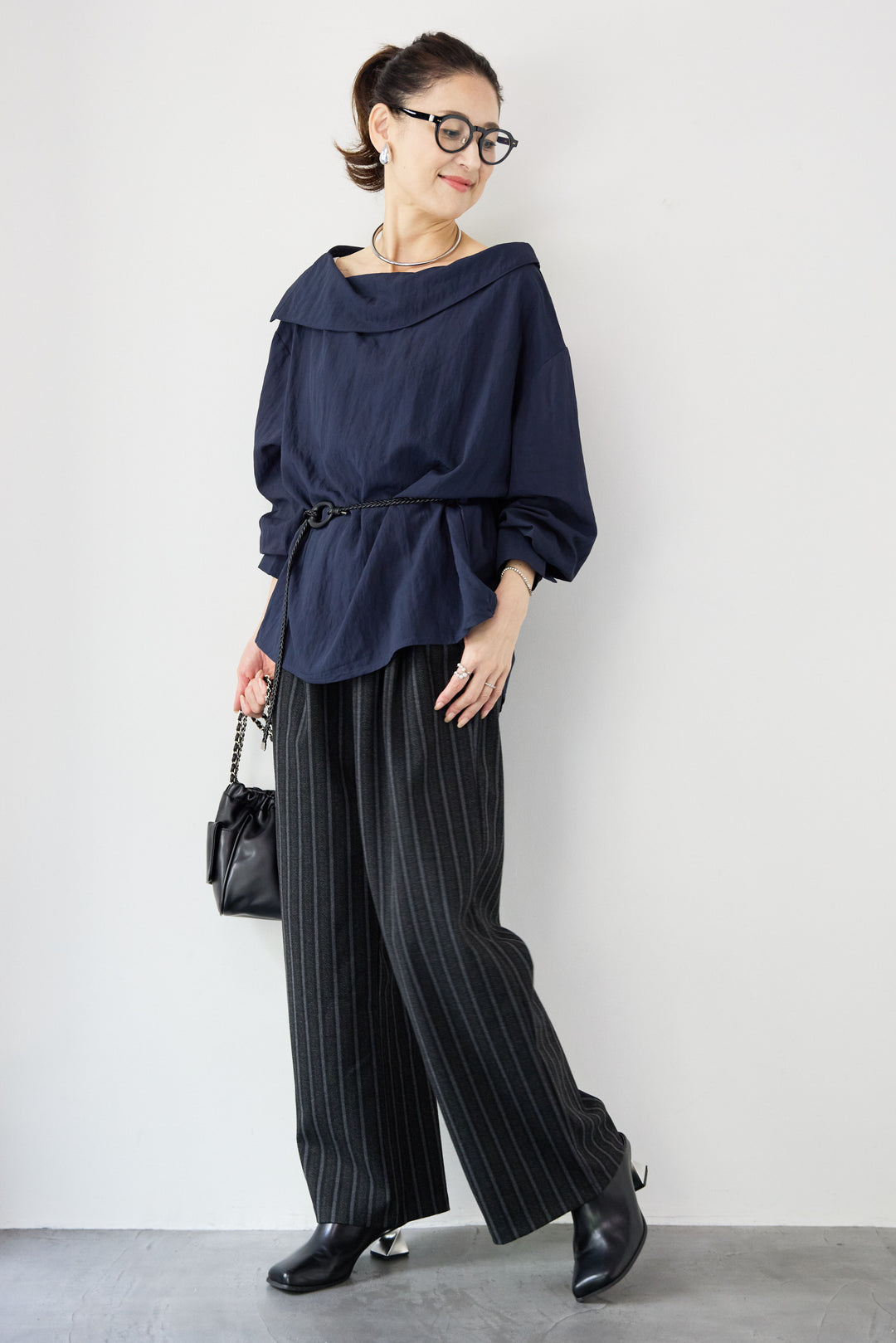 ラウンドカラーブラウス ベルト付き