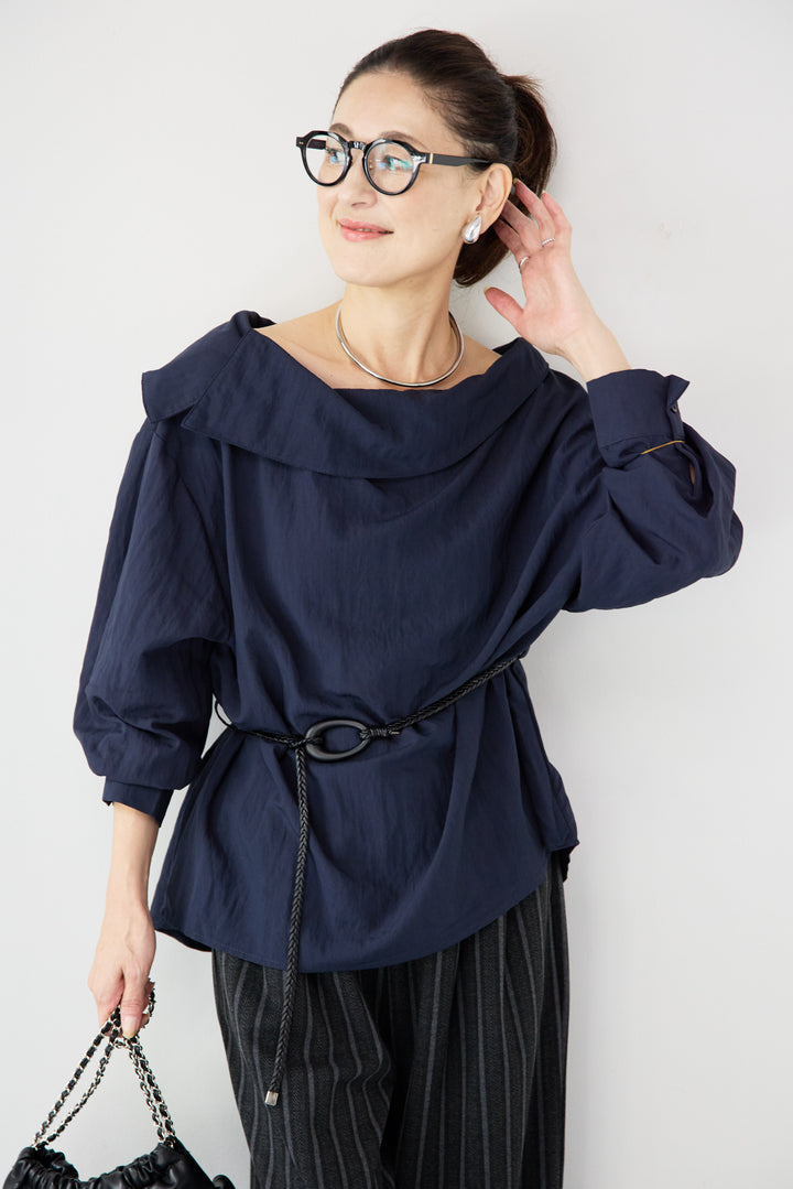 ラウンドカラーブラウス ベルト付き