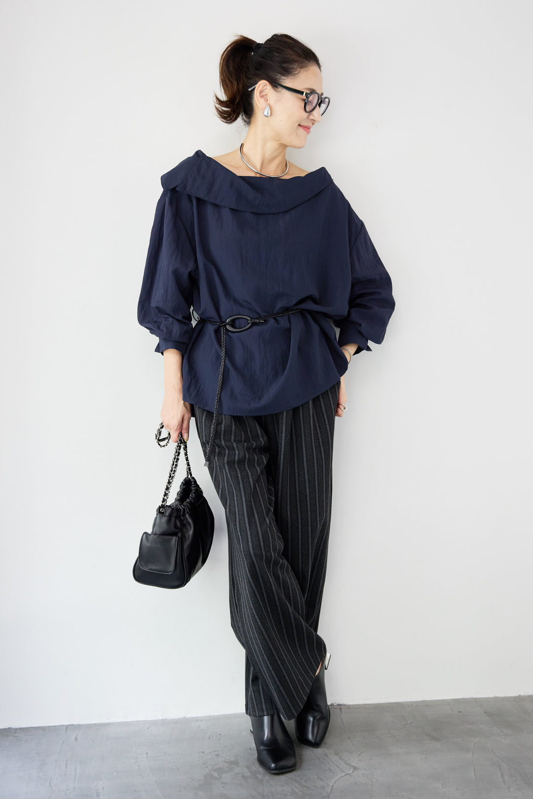 ラウンドカラーブラウス ベルト付き