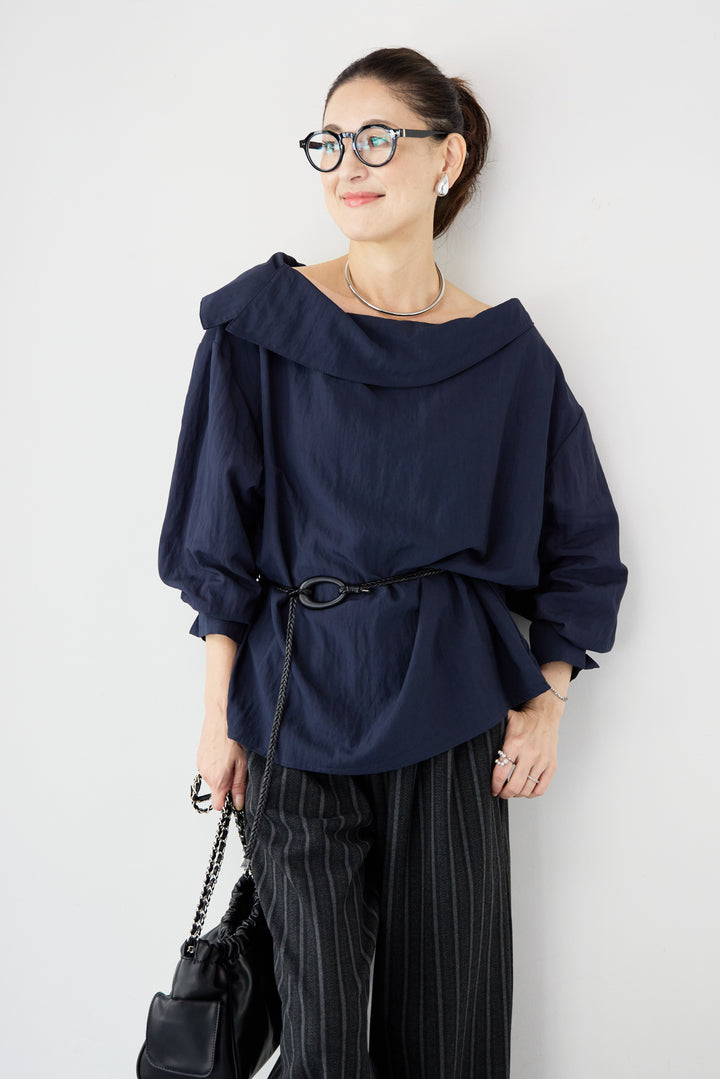 ラウンドカラーブラウス ベルト付き