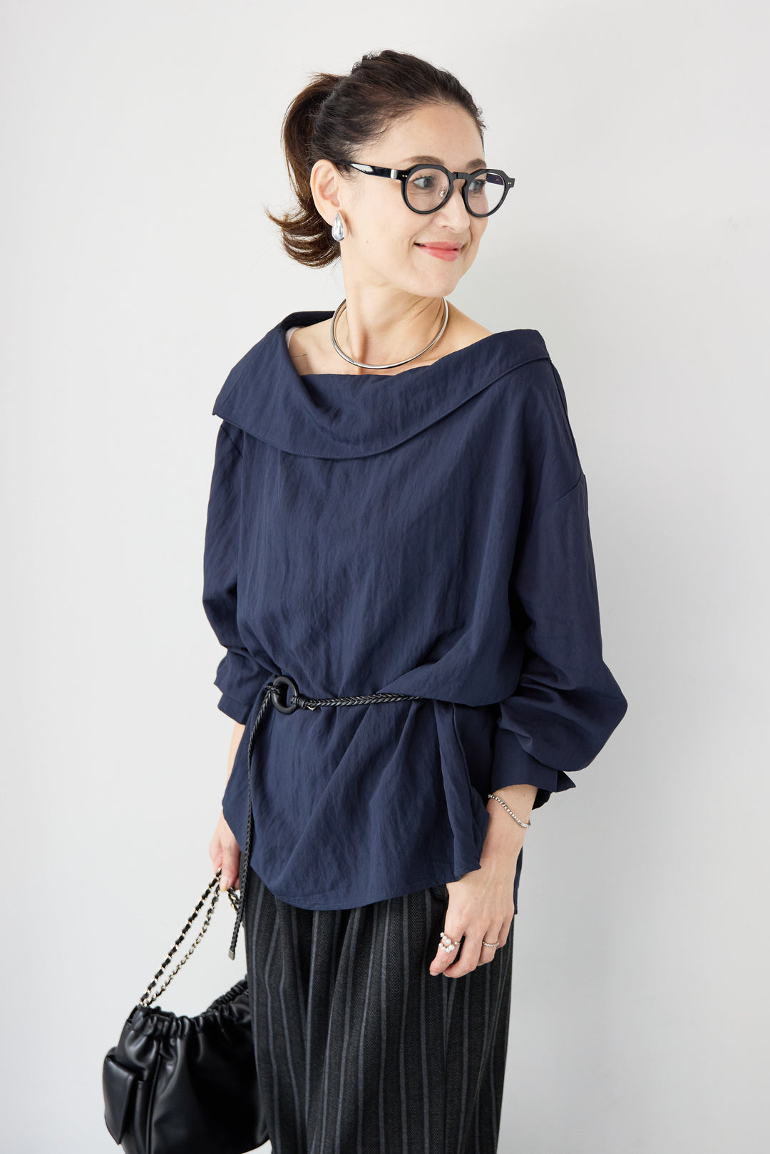 ラウンドカラーブラウス ベルト付き