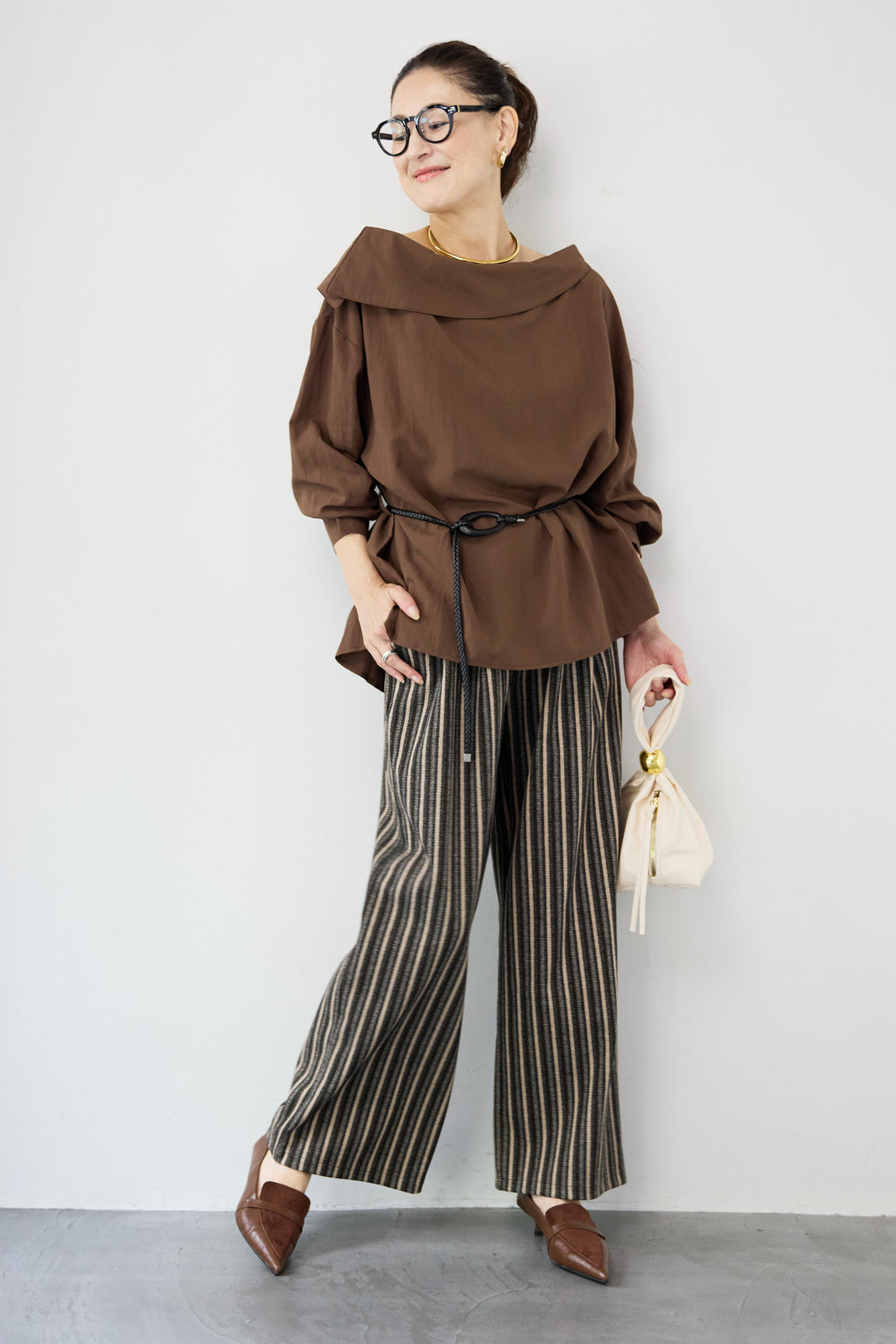 ラウンドカラーブラウス ベルト付き