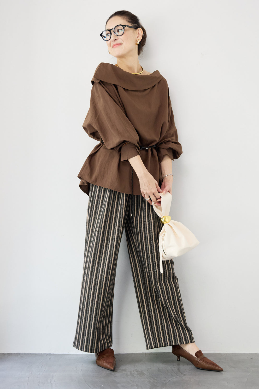 ラウンドカラーブラウス ベルト付き