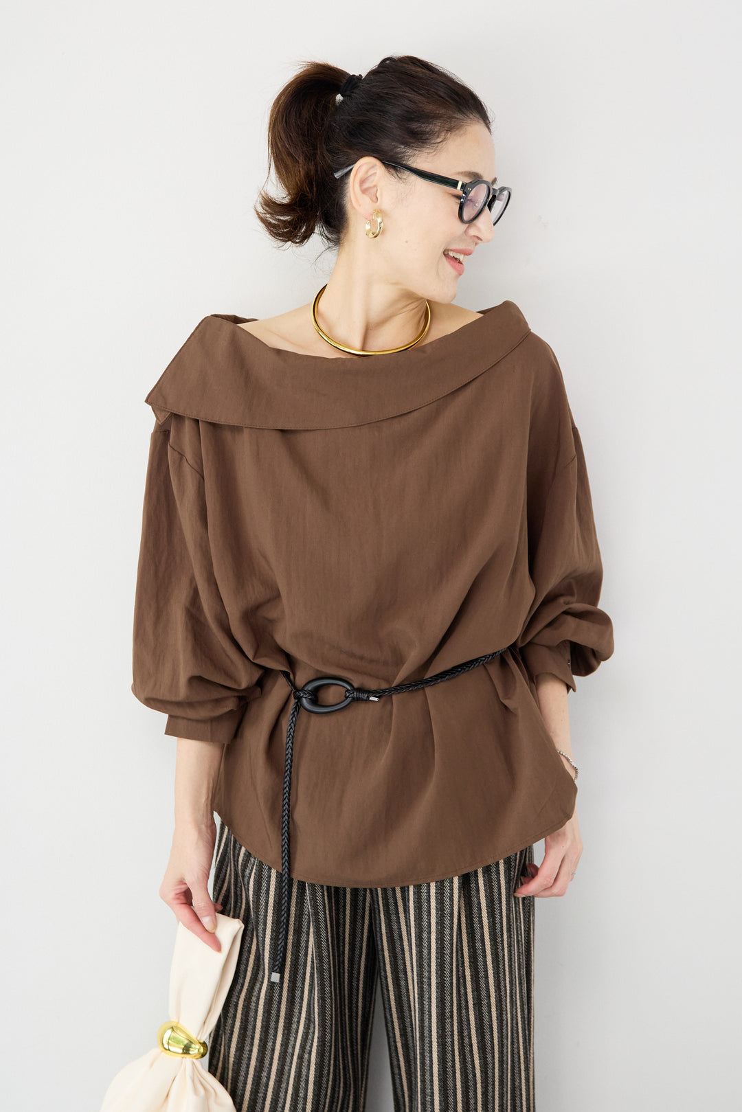 ラウンドカラーブラウス ベルト付き