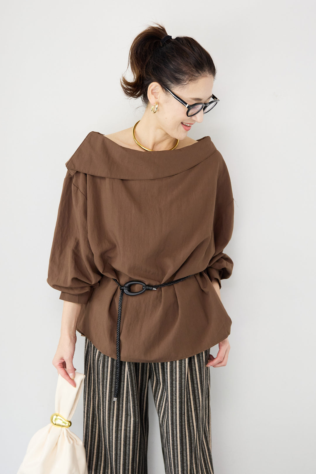 ラウンドカラーブラウス ベルト付き
