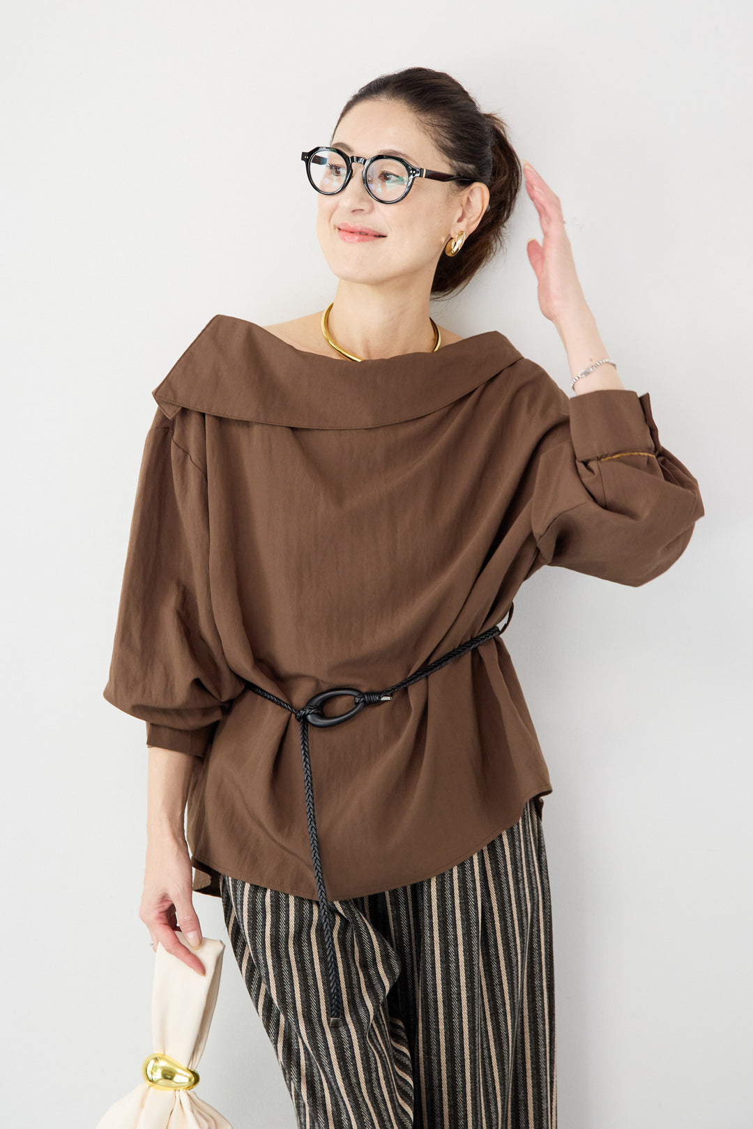 ラウンドカラーブラウス ベルト付き