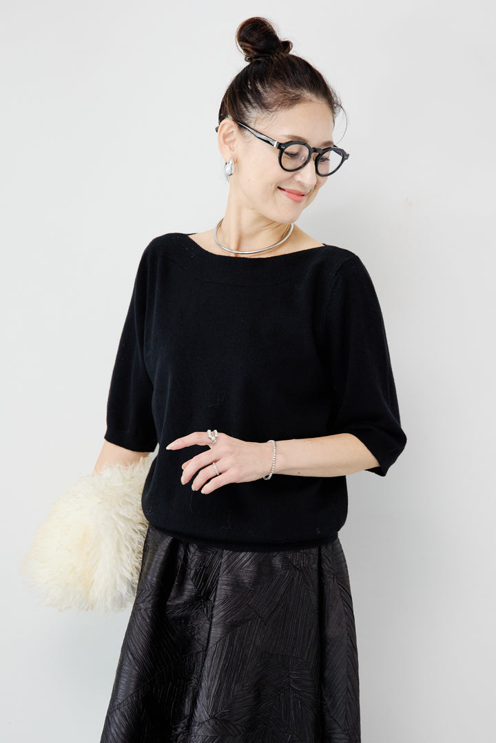 ボートネックハーフスリーブニット