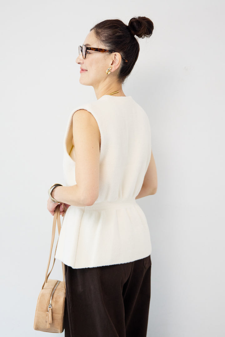 ペプラムニットベスト