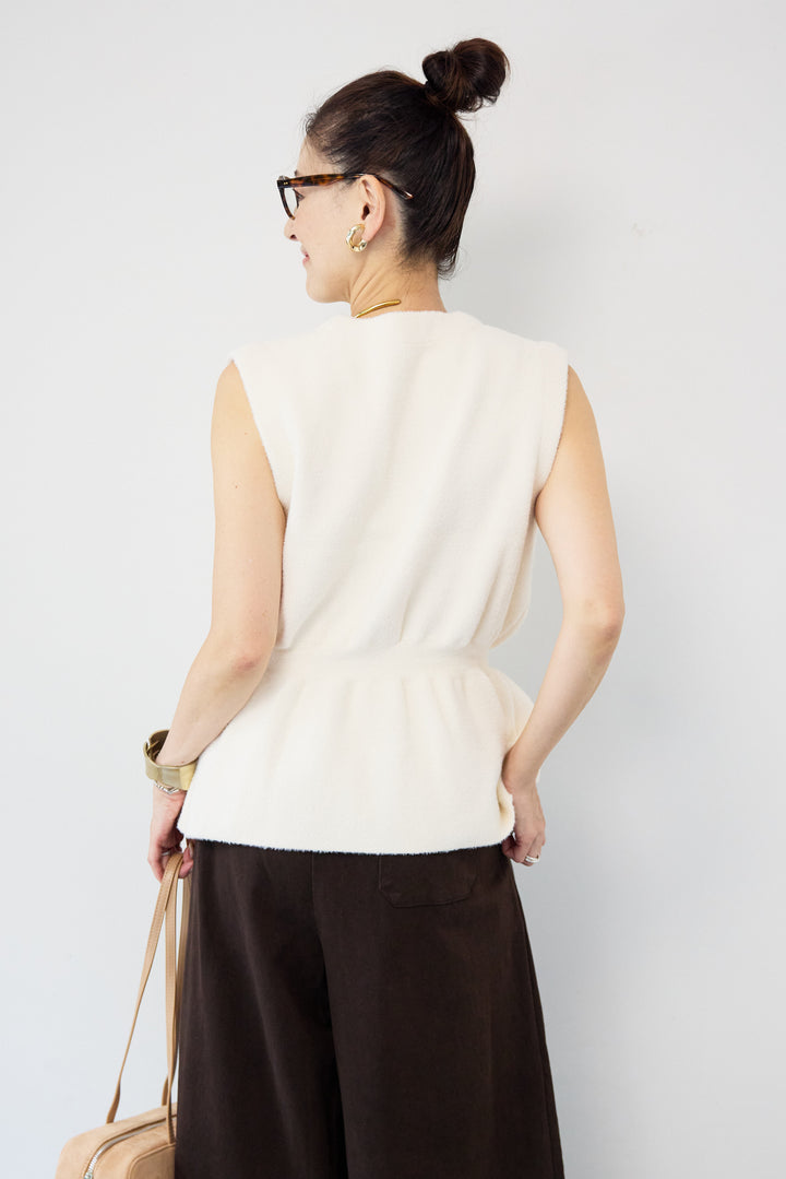 ペプラムニットベスト