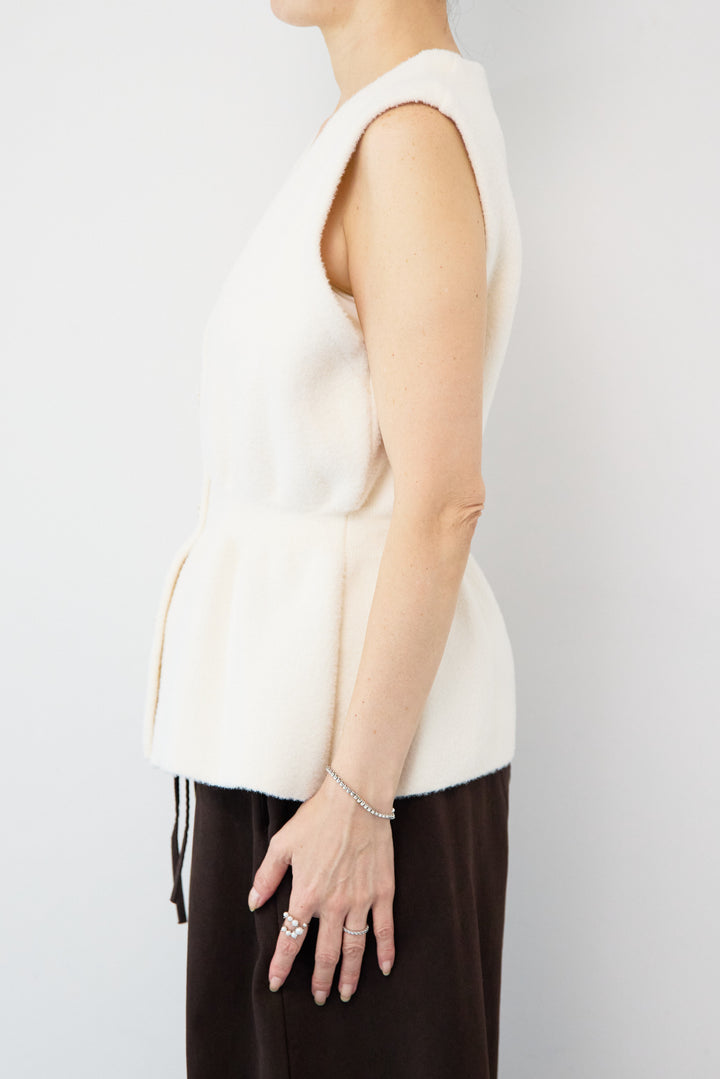 ペプラムニットベスト