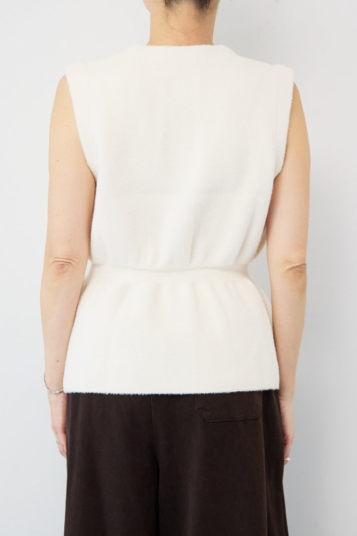 ペプラムニットベスト