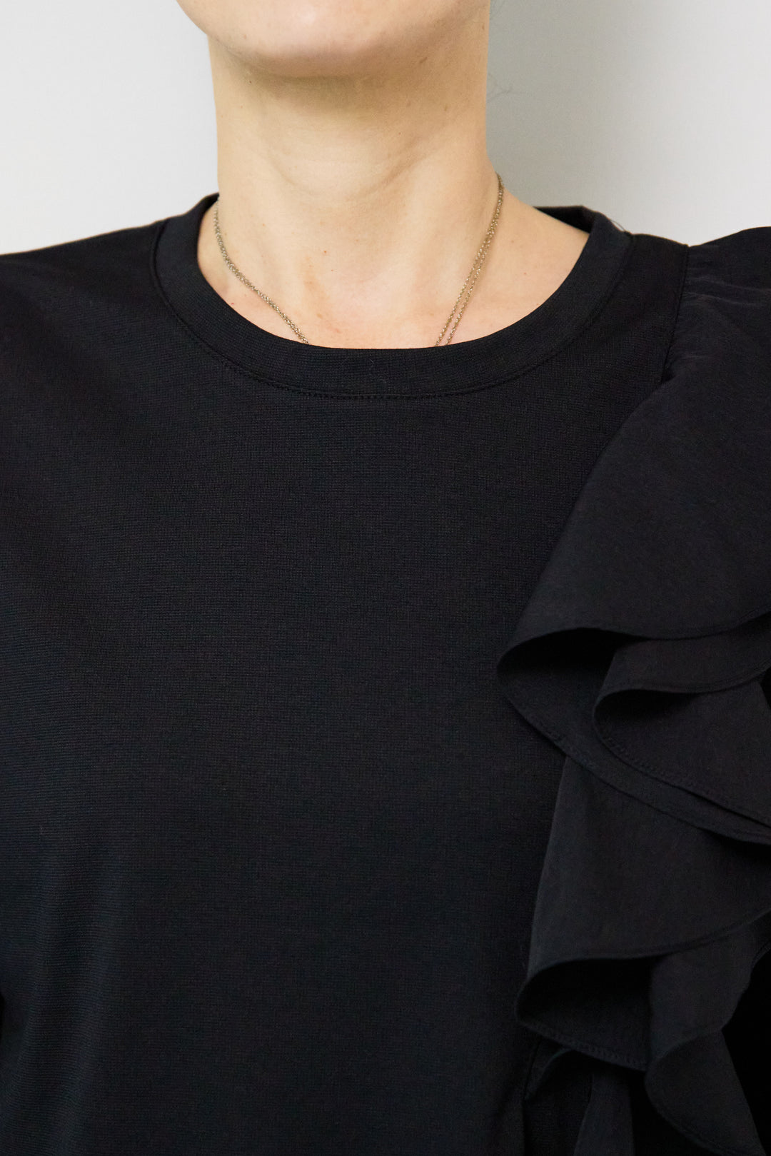 ラッフルフリルデザインカットソー