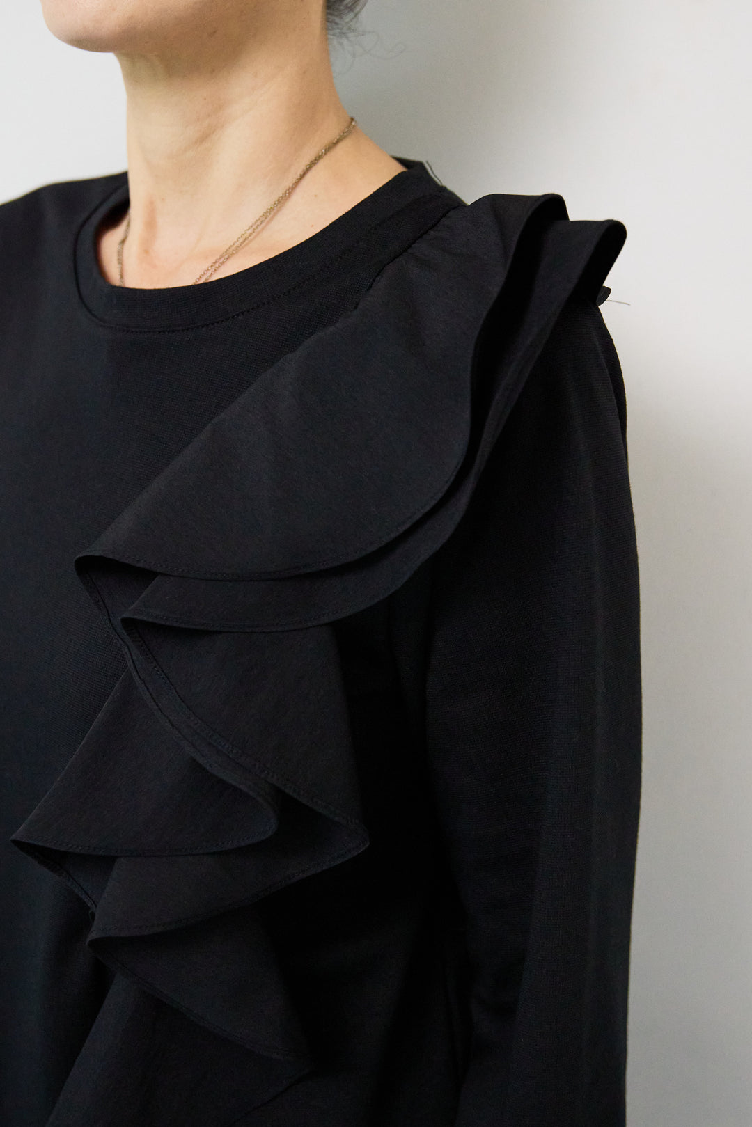 ラッフルフリルデザインカットソー