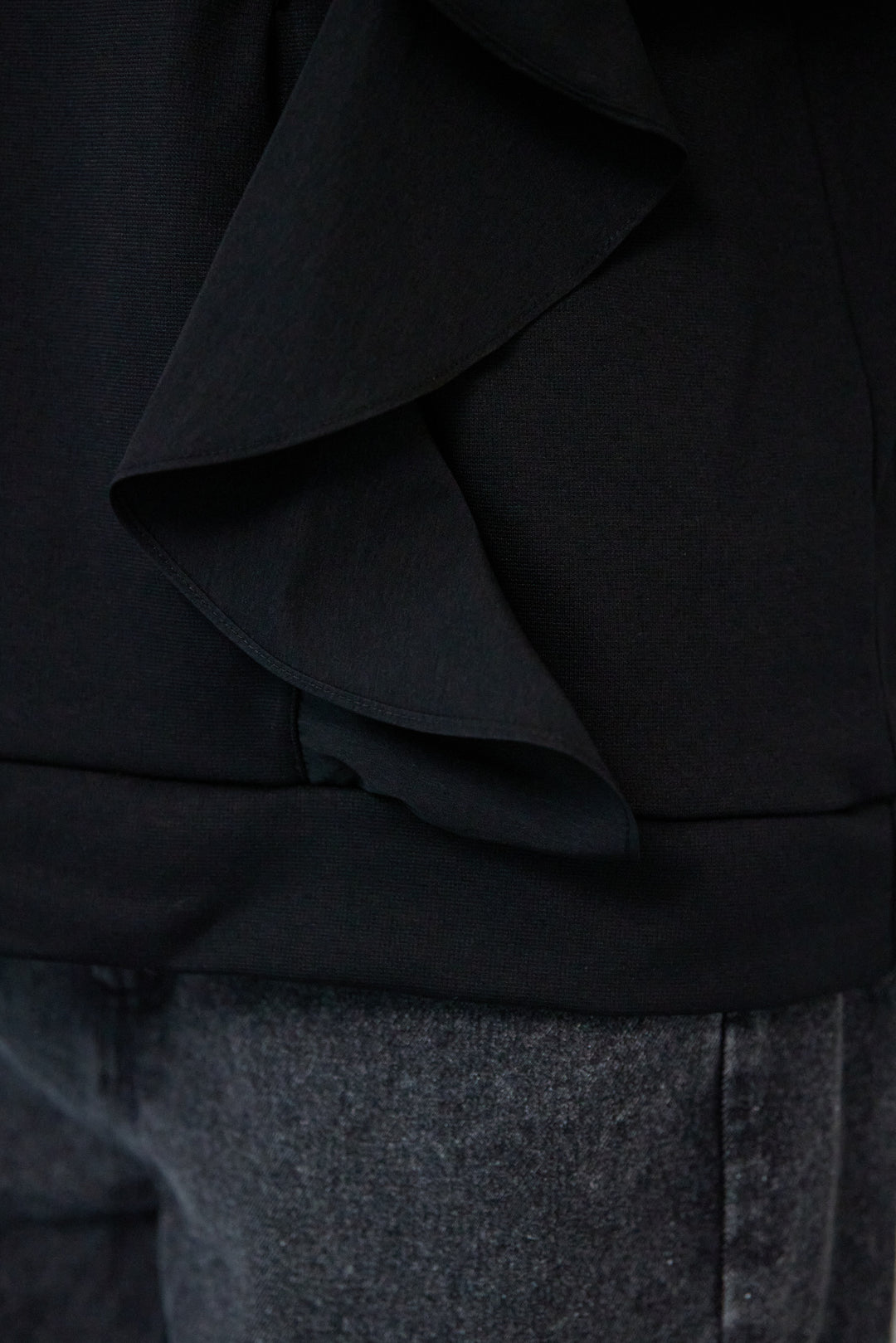 ラッフルフリルデザインカットソー